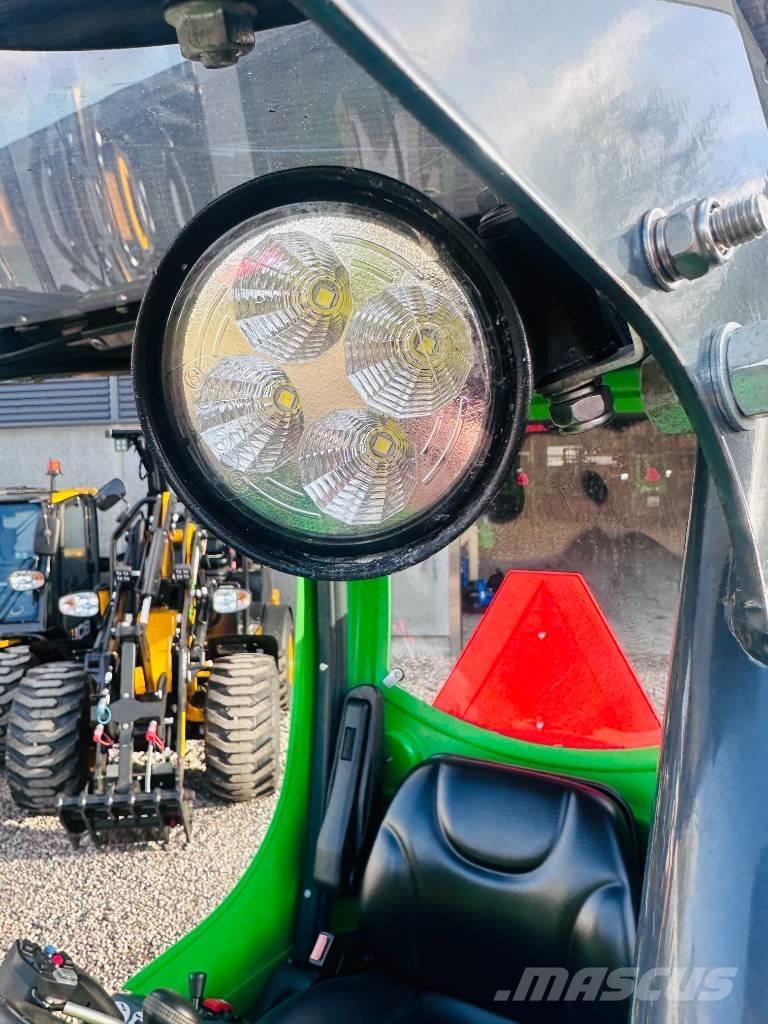 Avant 735 多功能装载机