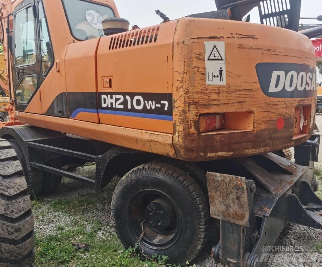 Doosan DH 210 W-7 轮式挖掘机