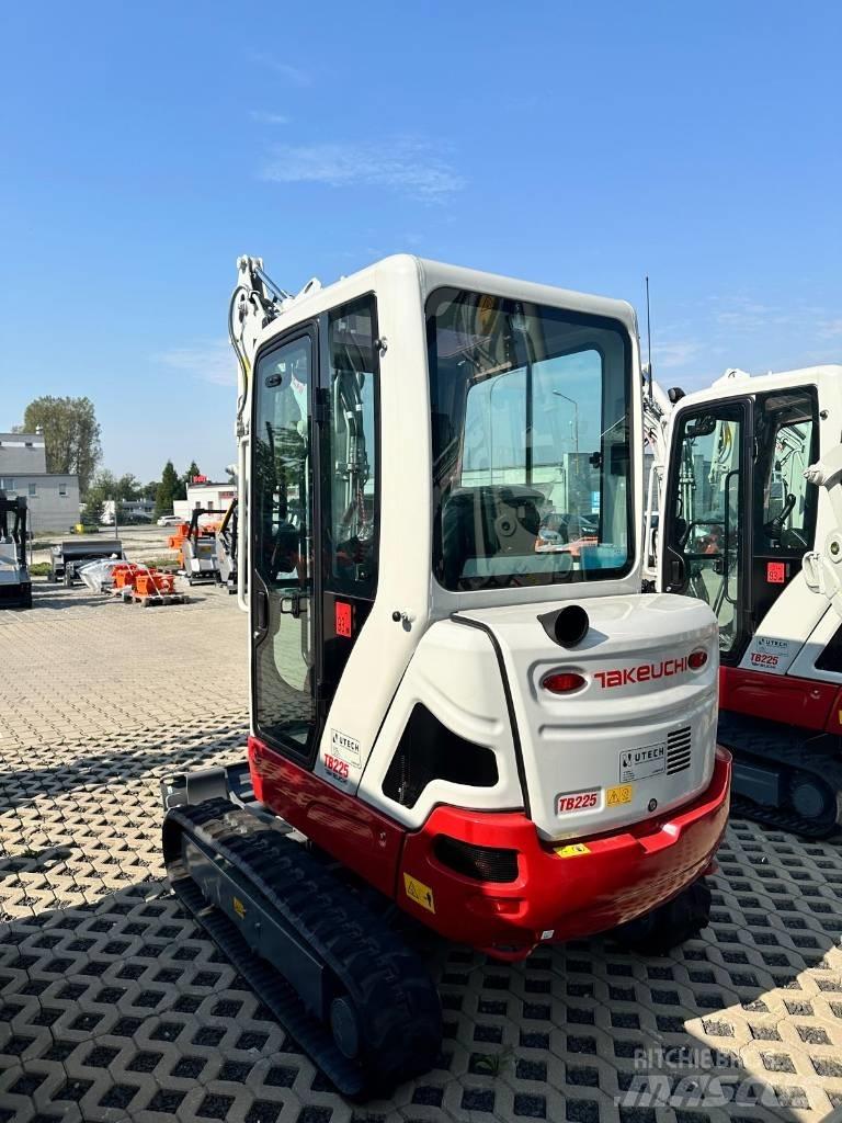 Takeuchi TB 225 V0 小型挖掘机