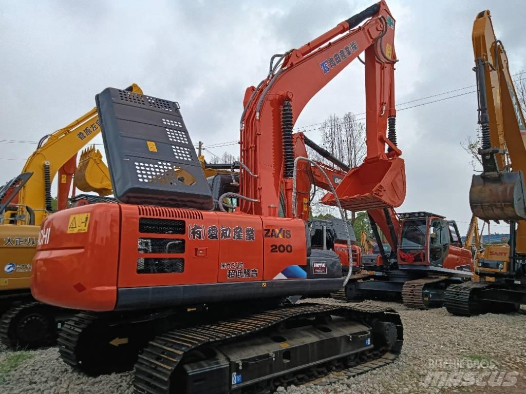 Hitachi ZX 200 履带挖掘机