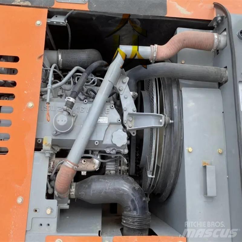 Hitachi ZX 210 履带挖掘机