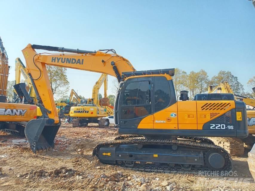 Hyundai R220-9 履带挖掘机
