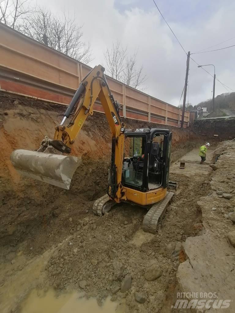 CAT 303.5 小型挖掘机