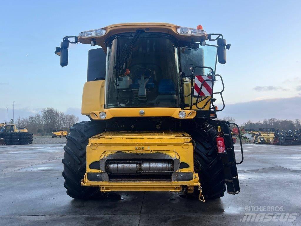 New Holland CR 9080 联合收割机