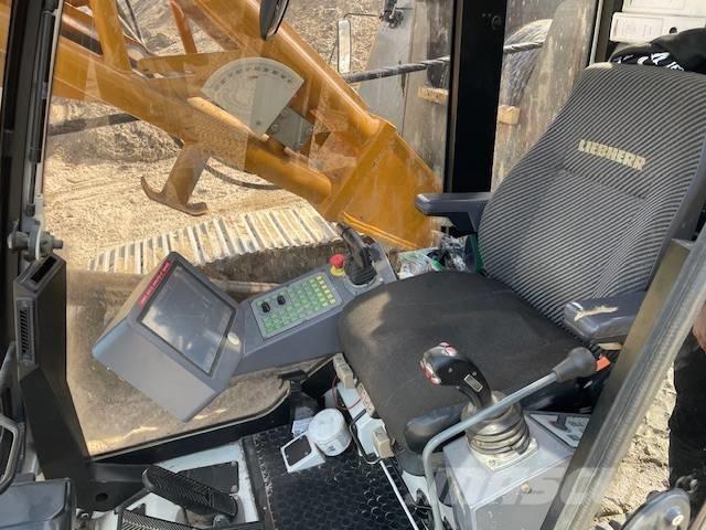 Liebherr HS 8100 HD 抓铲挖掘机