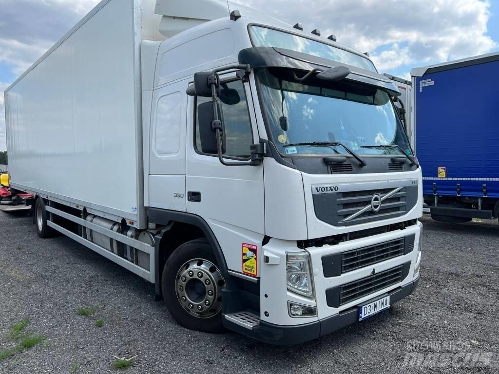 Volvo FM 330 厢式货车