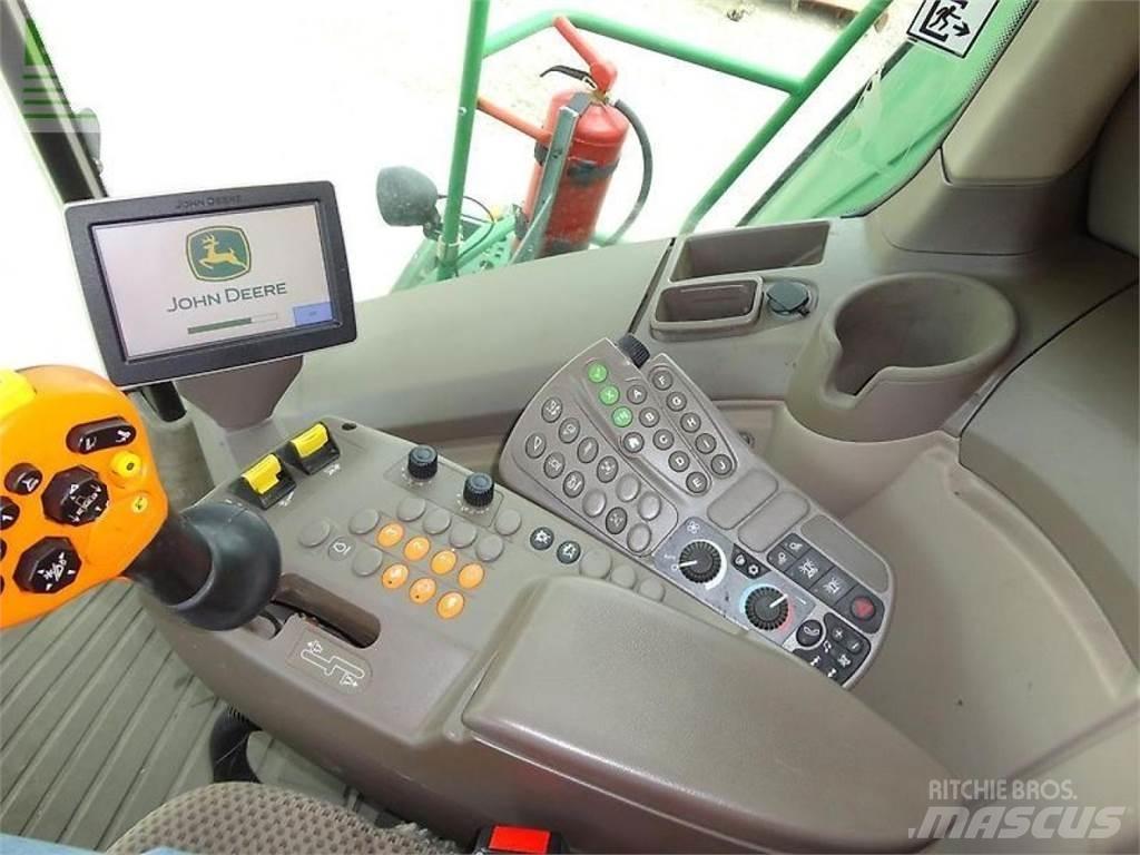 John Deere t670 联合收割机