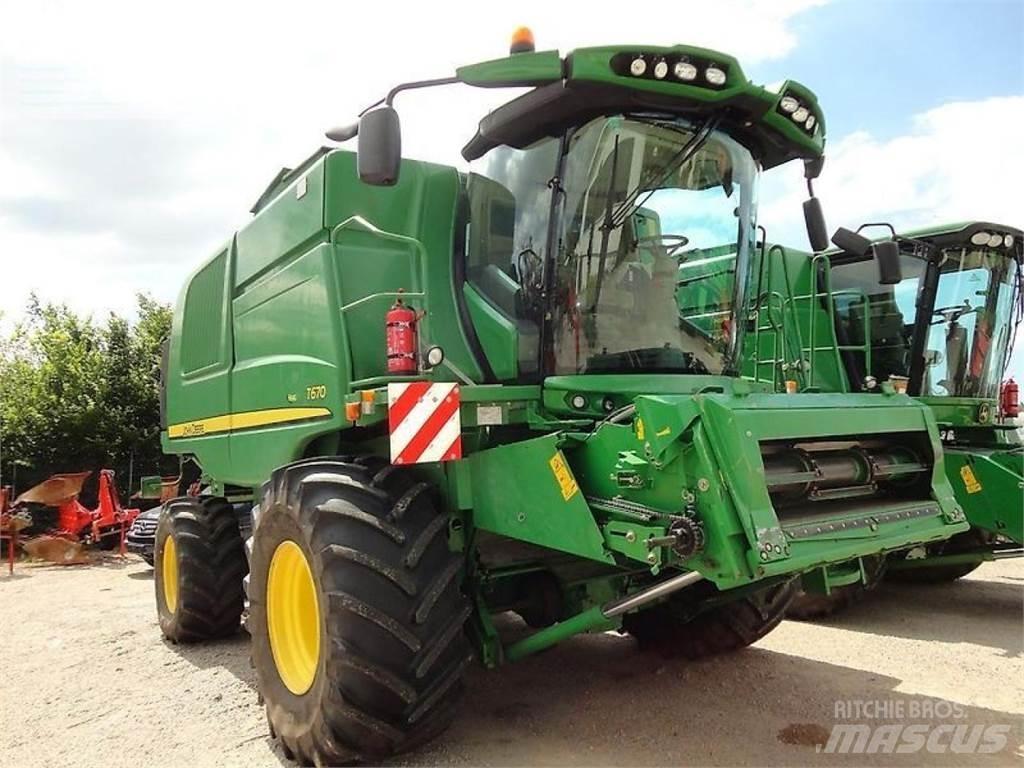 John Deere t670 联合收割机