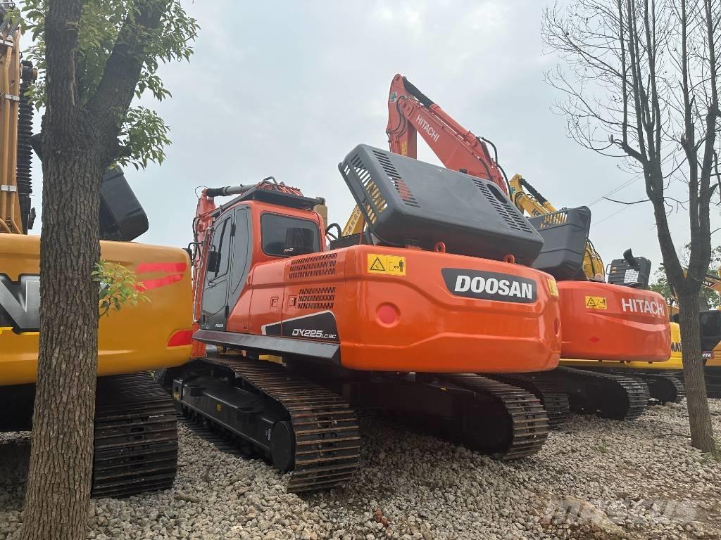 Doosan DX225 履带挖掘机