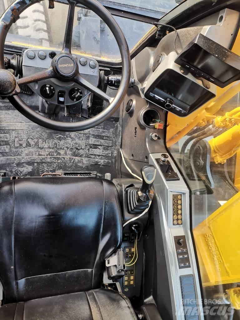 Hyundai R210W-9 轮式挖掘机