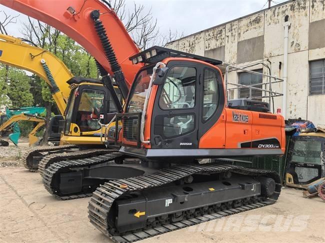Doosan DX 300 LC 履带挖掘机