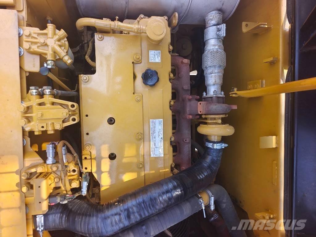CAT 320D2L 履带挖掘机