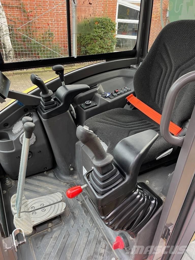 Volvo ECR25 Electric 小型挖掘机