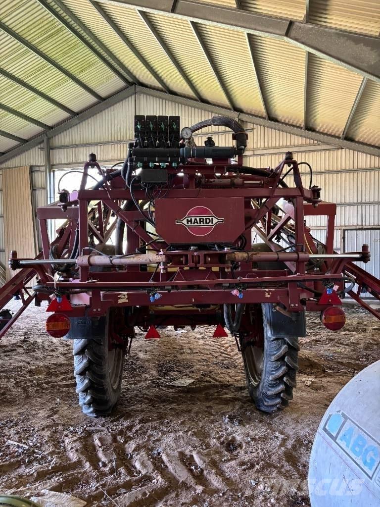 Hardi 2800 牵引式喷雾机