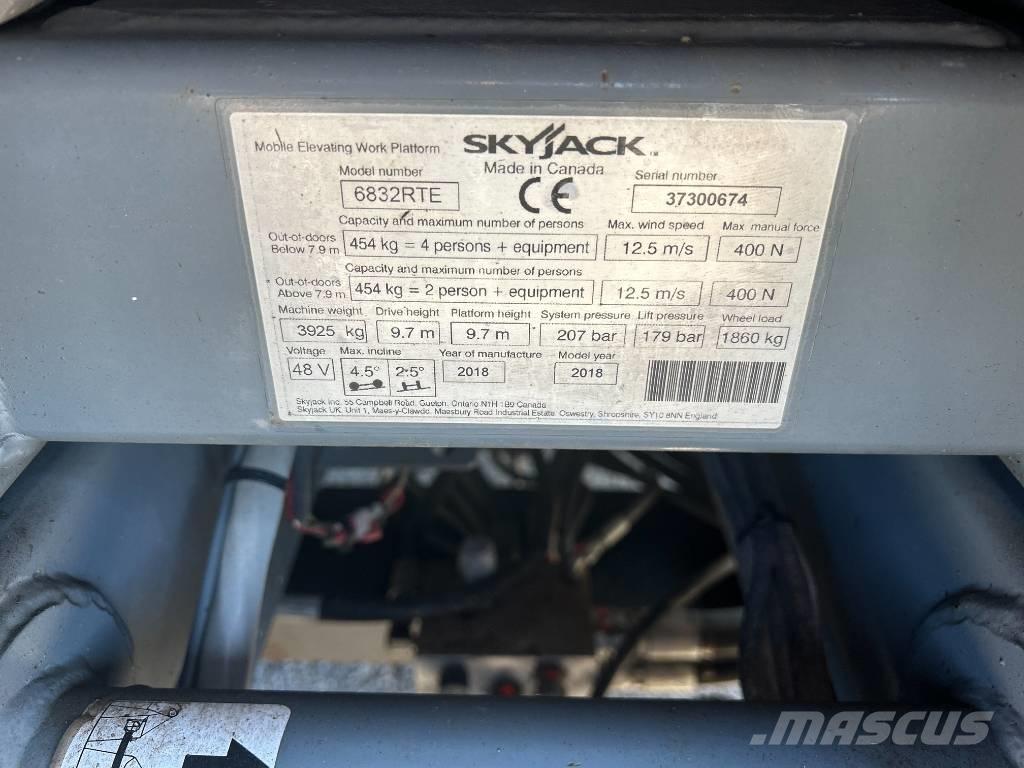SkyJack SJ 6832 RTE 剪叉式升降机
