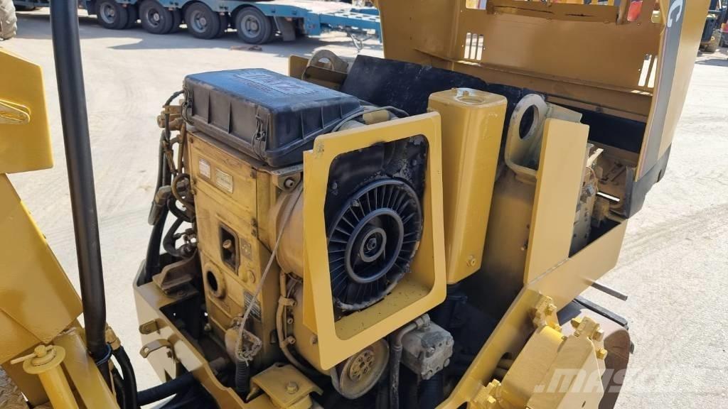 CAT CB 224 C 双轮压路机