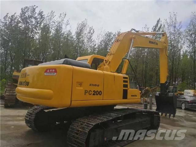 Komatsu pc200-6 履带挖掘机
