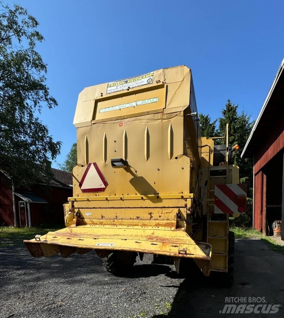 New Holland TX 34 联合收割机