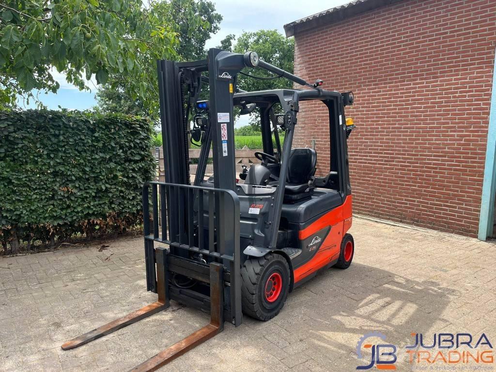 Linde E25-01 电动叉车