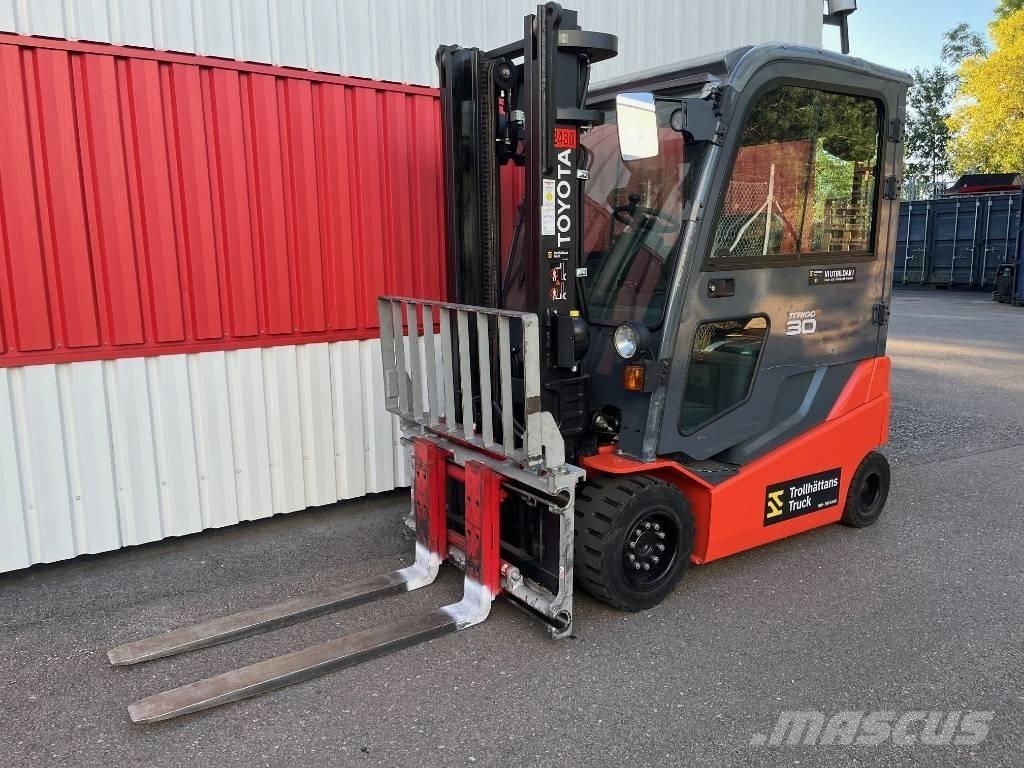 Toyota 8 FBMKT 30 电动叉车