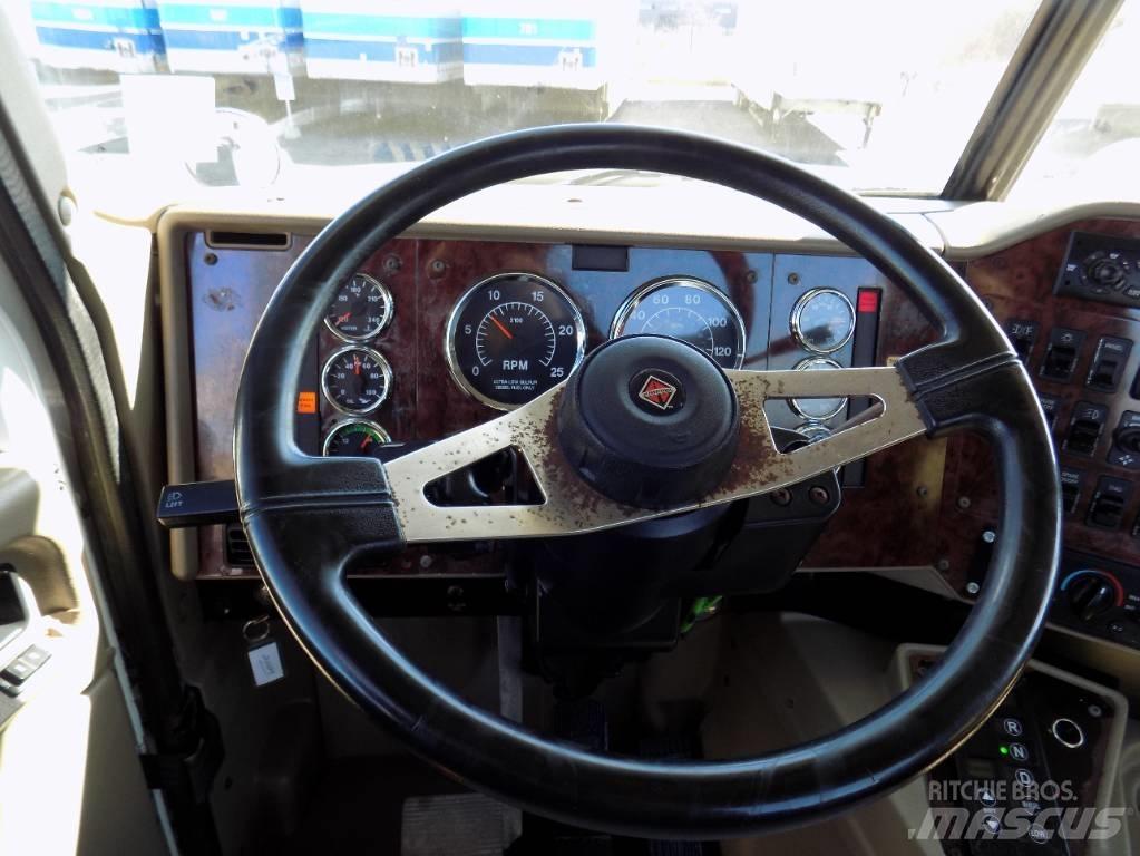 International 9200 i 牵引车