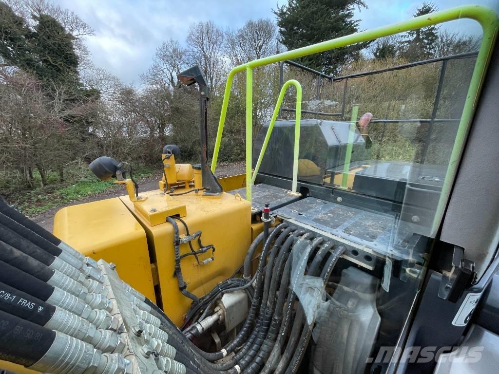 Komatsu PW 180-11 轮式挖掘机