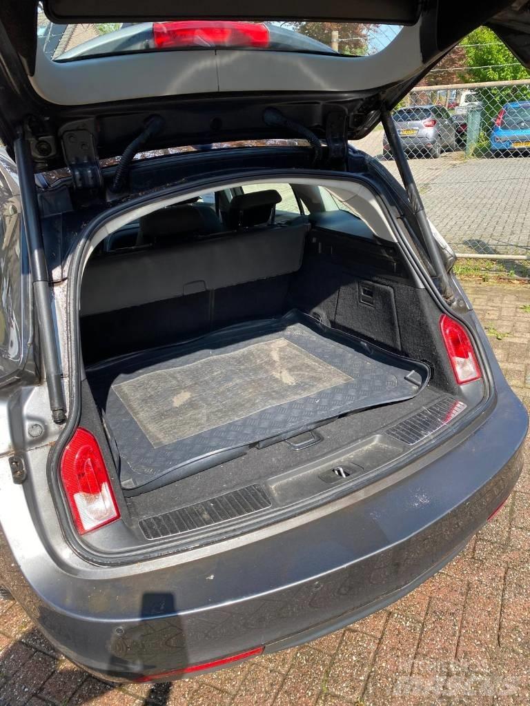Opel Insignia 汽车