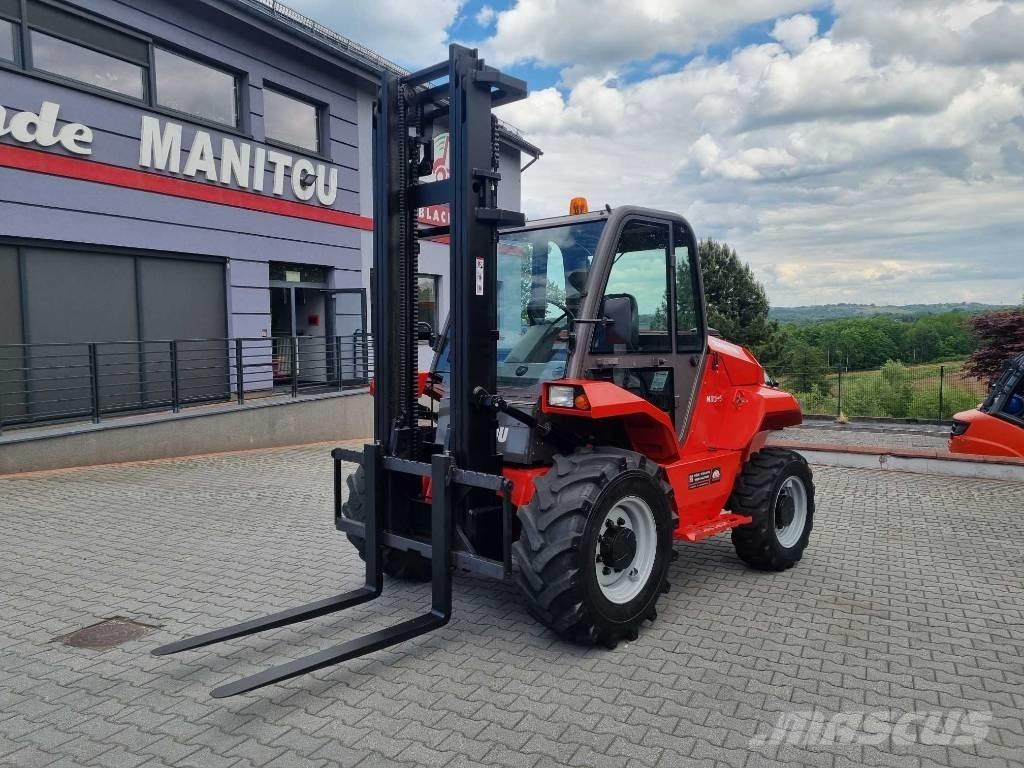 Manitou M26-4 越野叉车|叉装车