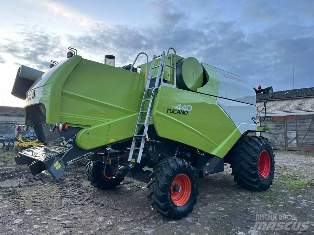 CLAAS Tucano 440 联合收割机