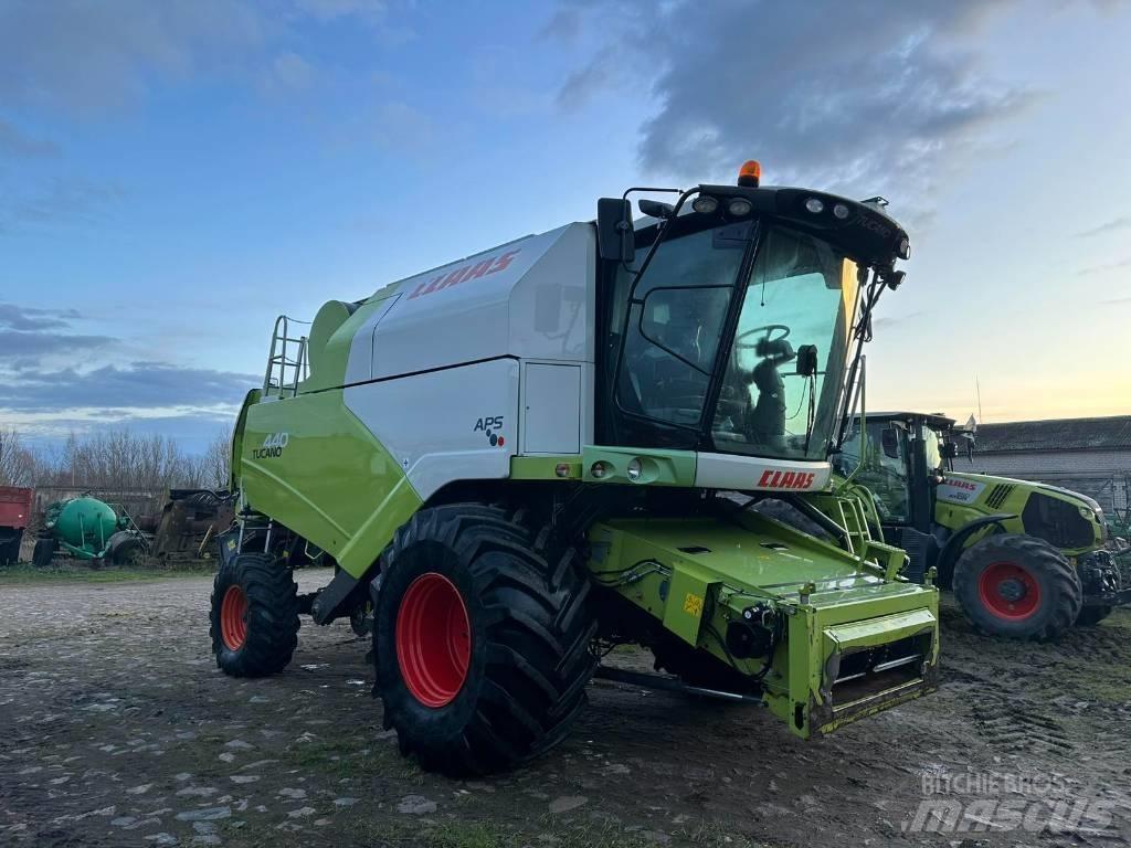 CLAAS Tucano 440 联合收割机