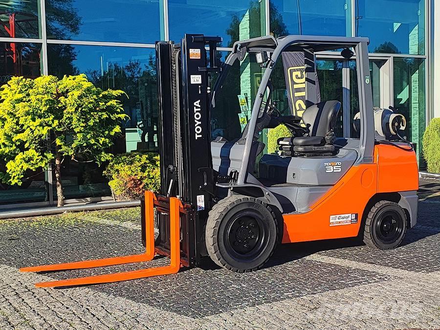 Toyota 02-8FGJF35 天然气叉车