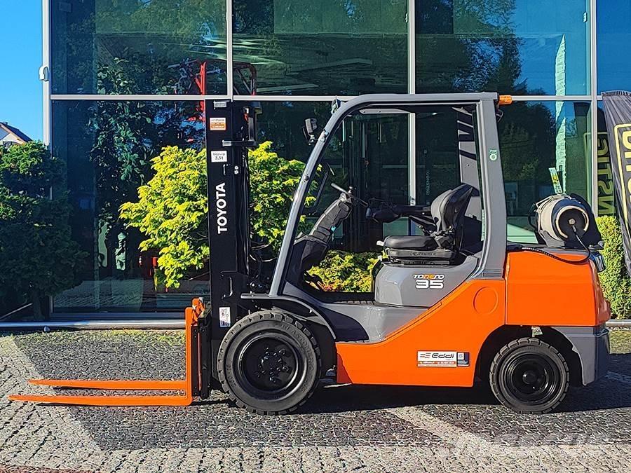 Toyota 02-8FGJF35 天然气叉车