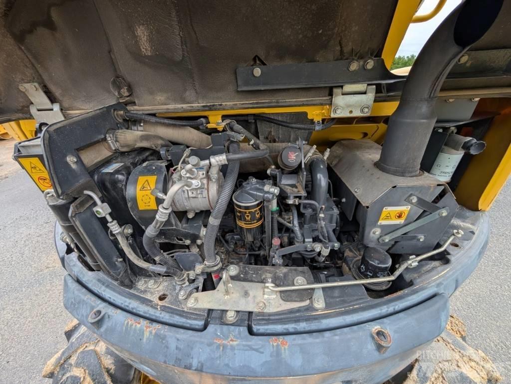 Komatsu PW 98 MR-8 轮式挖掘机