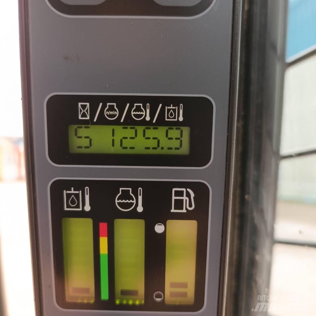 CASE SR 130 滑移装载机