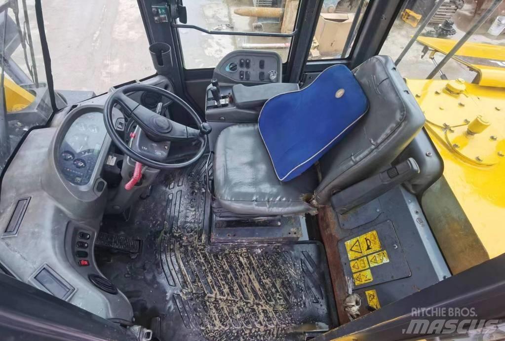 Komatsu WA 380 轮式装载机