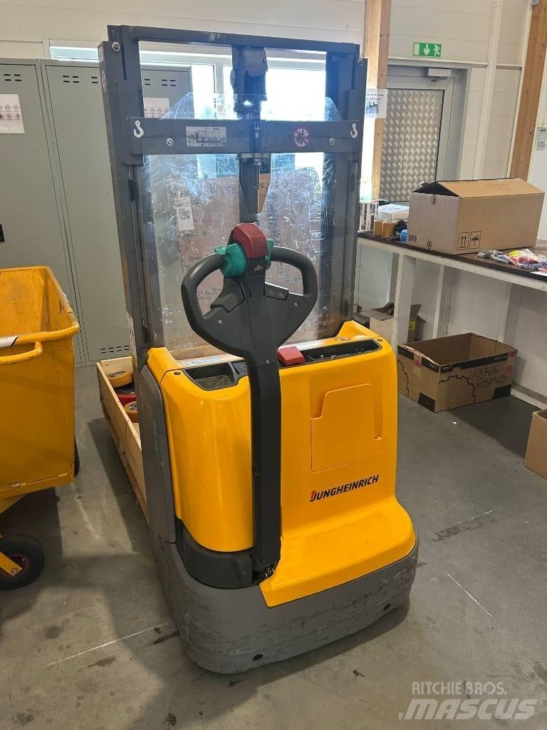 Jungheinrich EJC 110 手推堆垛车