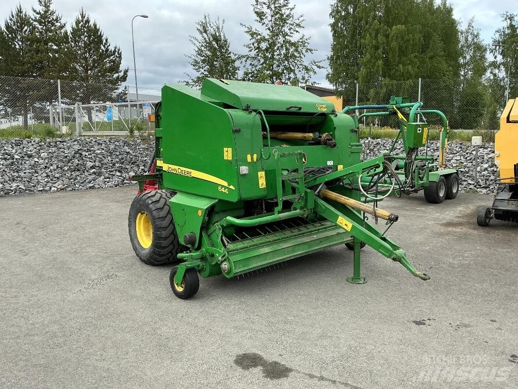 John Deere 644 圆捆打捆机