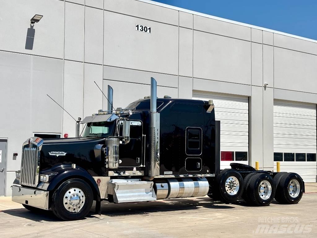 Kenworth W 900 牵引车