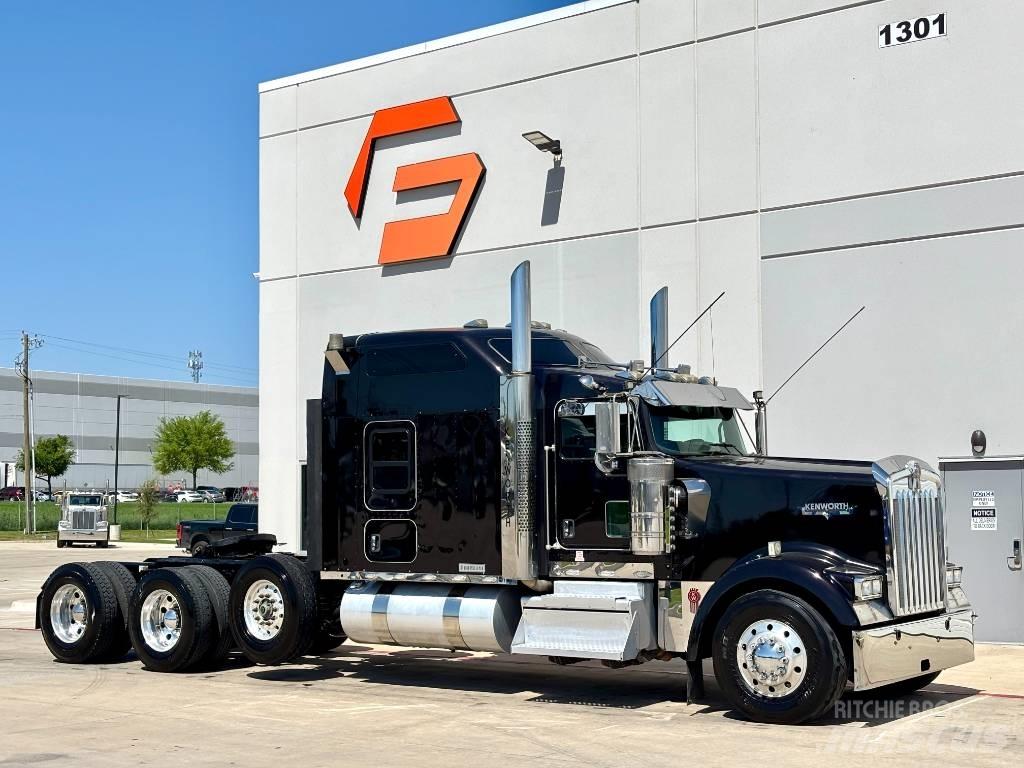 Kenworth W 900 牵引车
