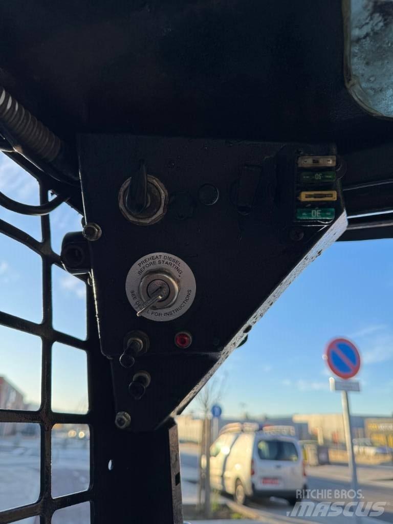 Bobcat 543 滑移装载机