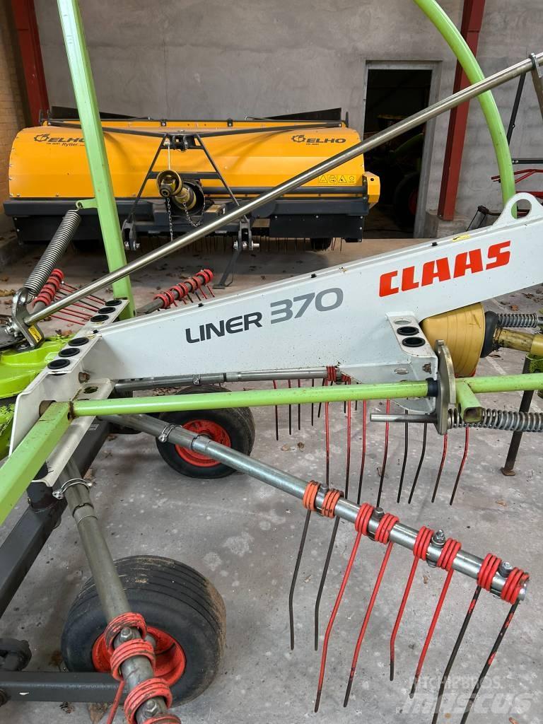 CLAAS Liner 370 犁耙和摊草机
