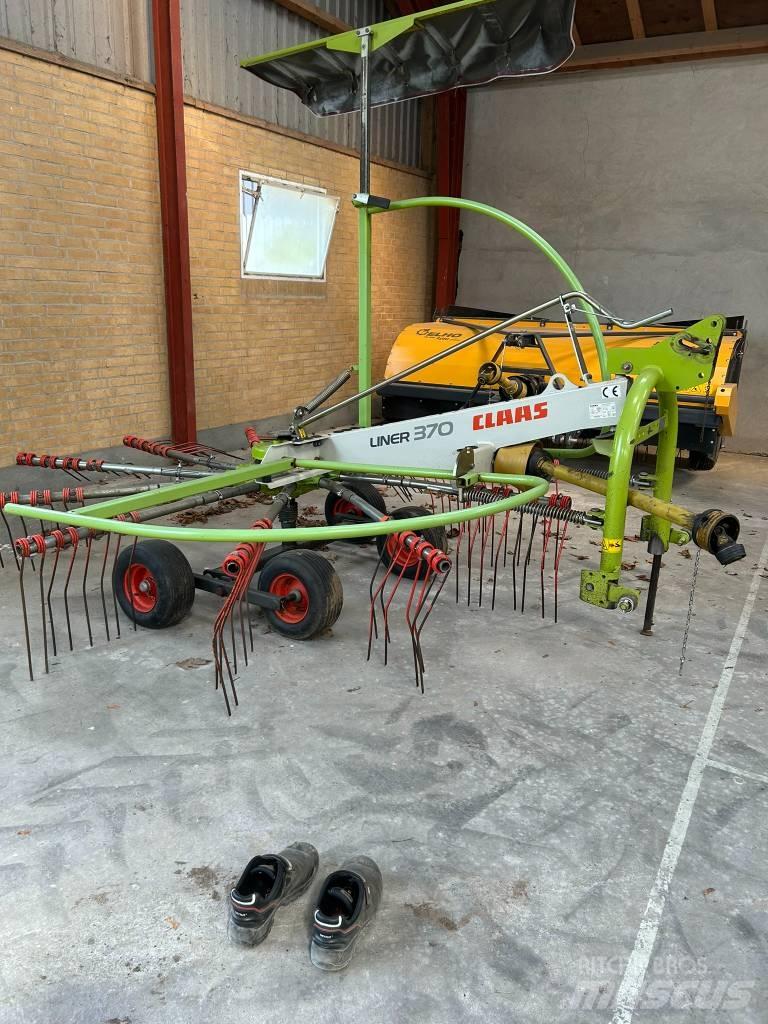 CLAAS Liner 370 犁耙和摊草机