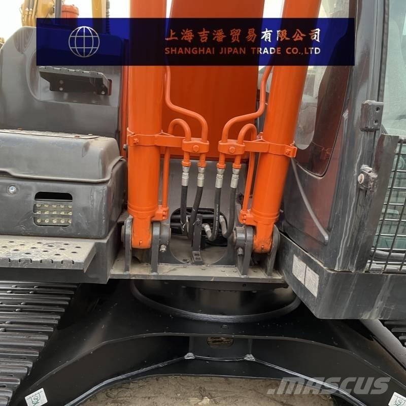 Hitachi ZX 130 中型挖掘机
