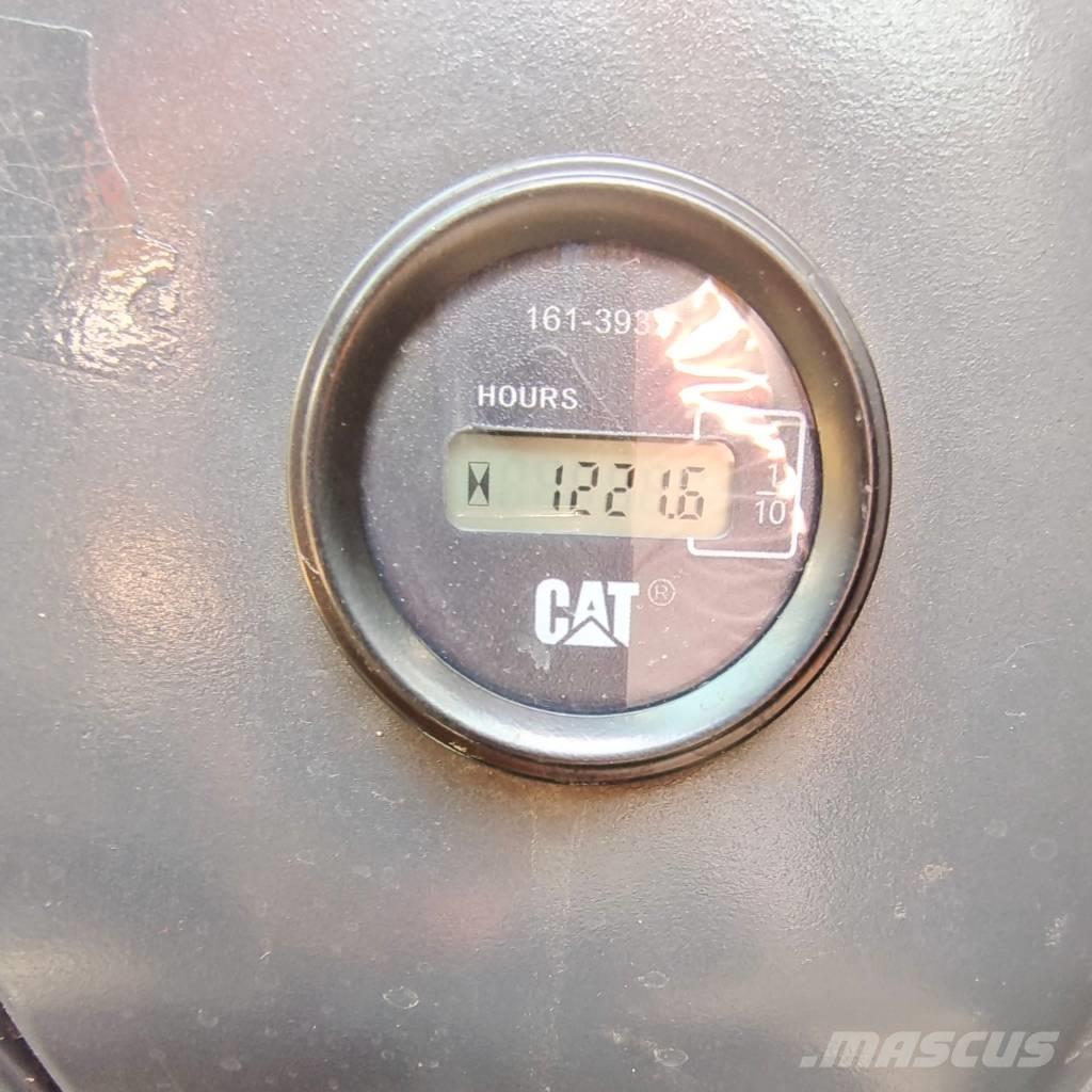 CAT 320 D 2 L 履带挖掘机
