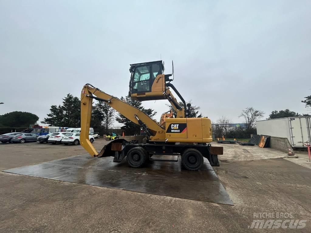 CAT MH3022 轮式挖掘机