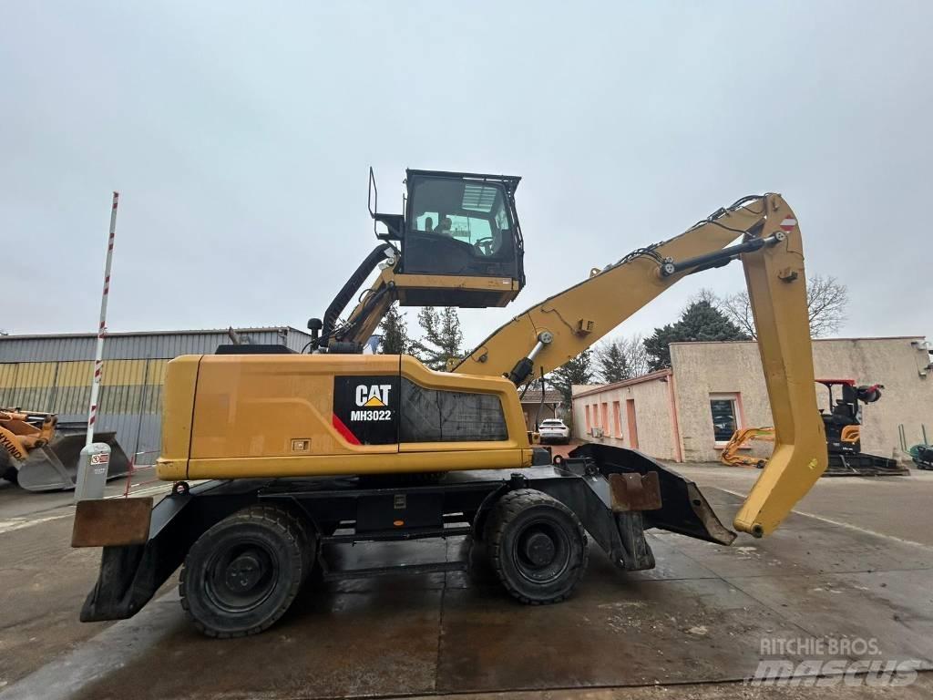 CAT MH3022 轮式挖掘机