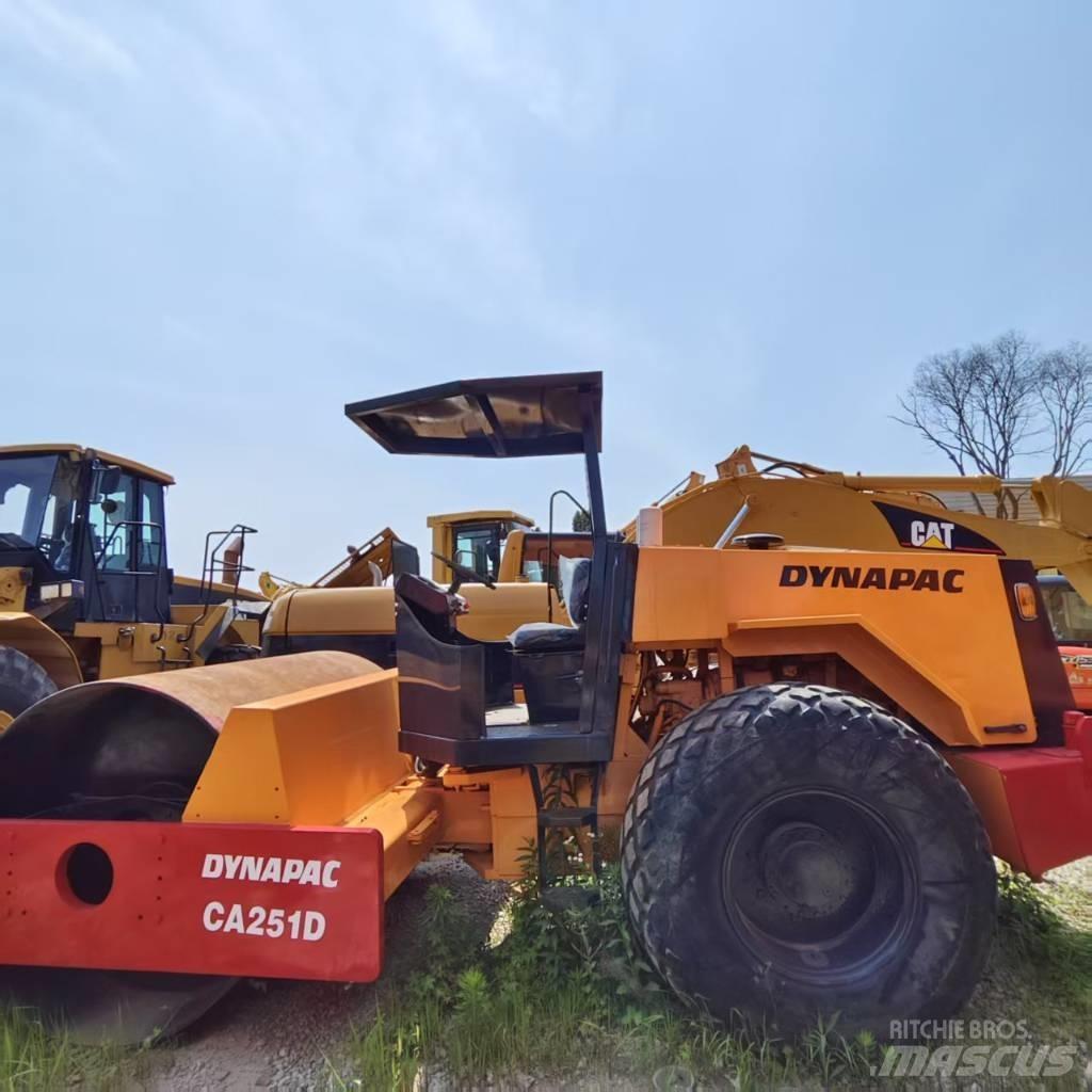 Dynapac CA251D 单轮压路机