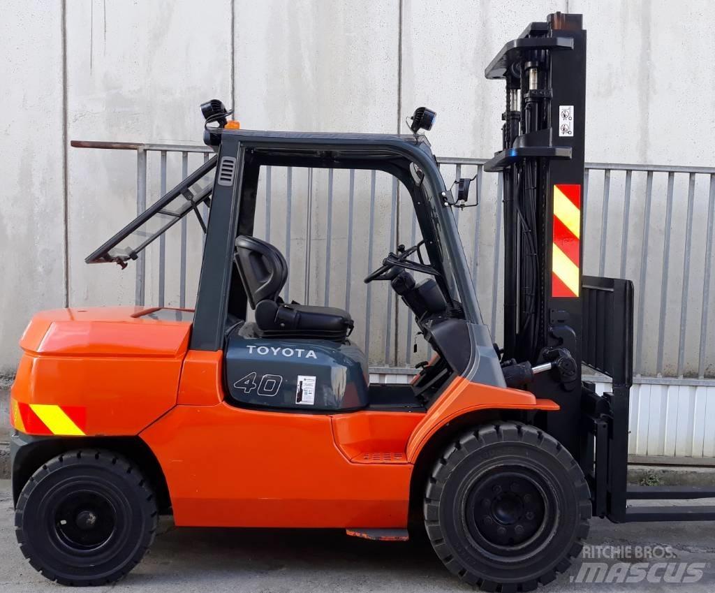 Toyota 7 FD 40 柴油叉车