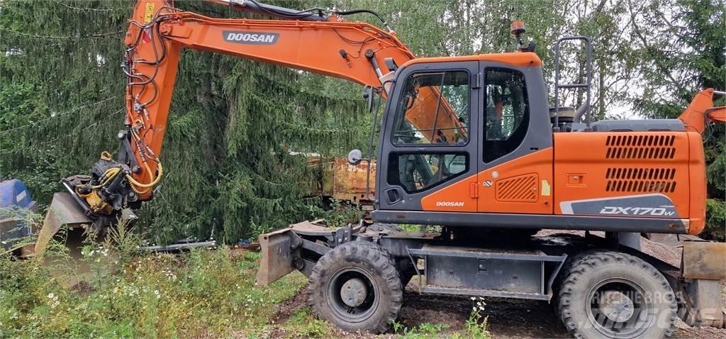 Doosan DX170W 轮式挖掘机