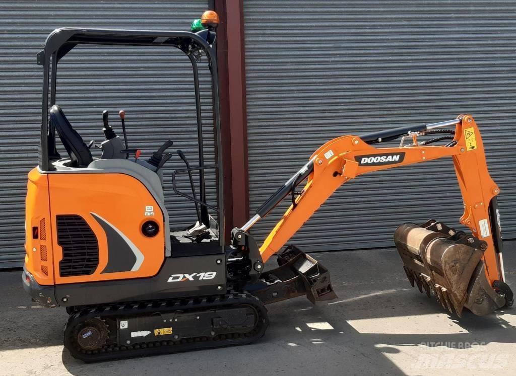 Doosan DX 19 小型挖掘机